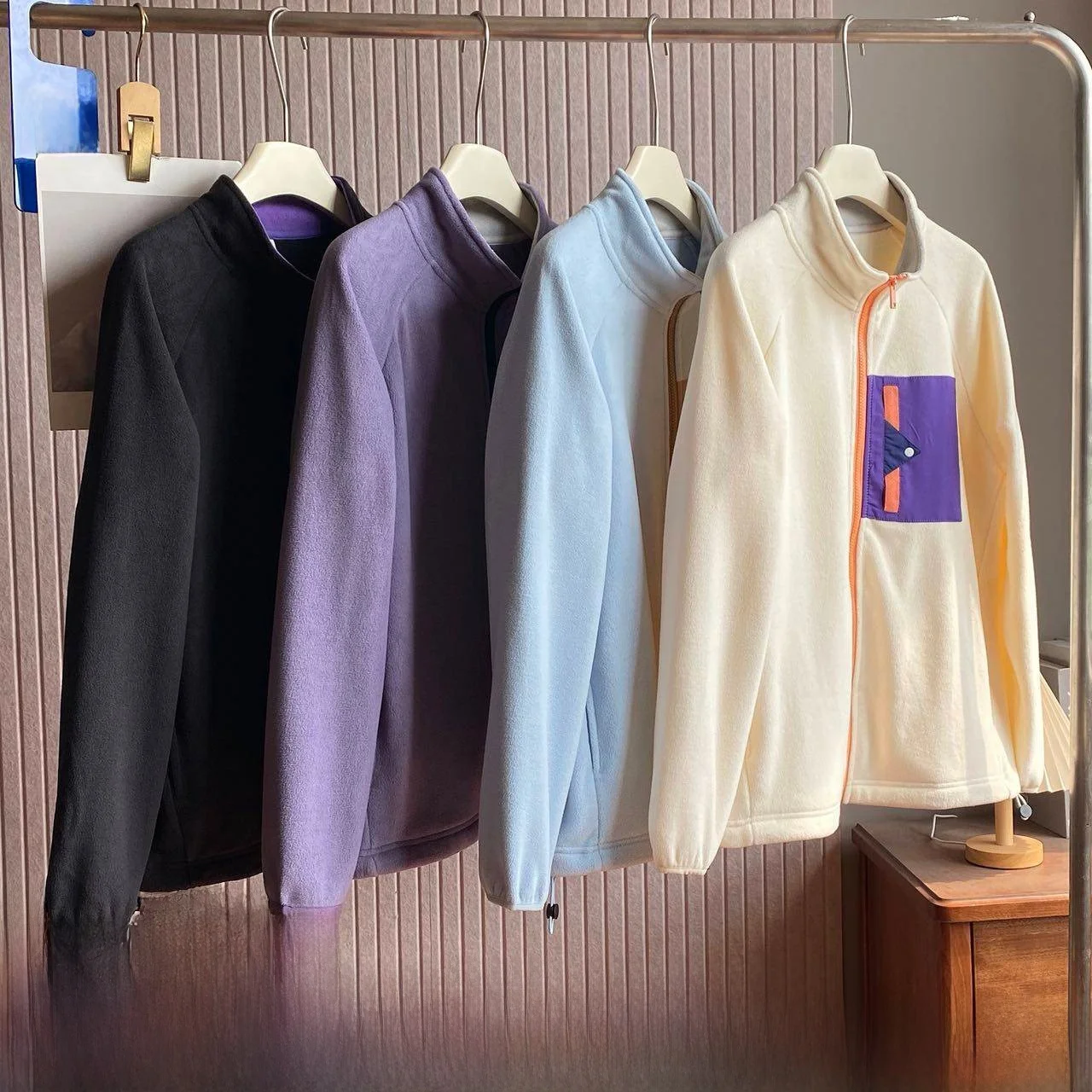 Chaqueta de Manga Larga con Cuello Alto y Forro Polar Cálido, Ceco de Esquí con Forro Interior, Serie con Logotipo Triangu...