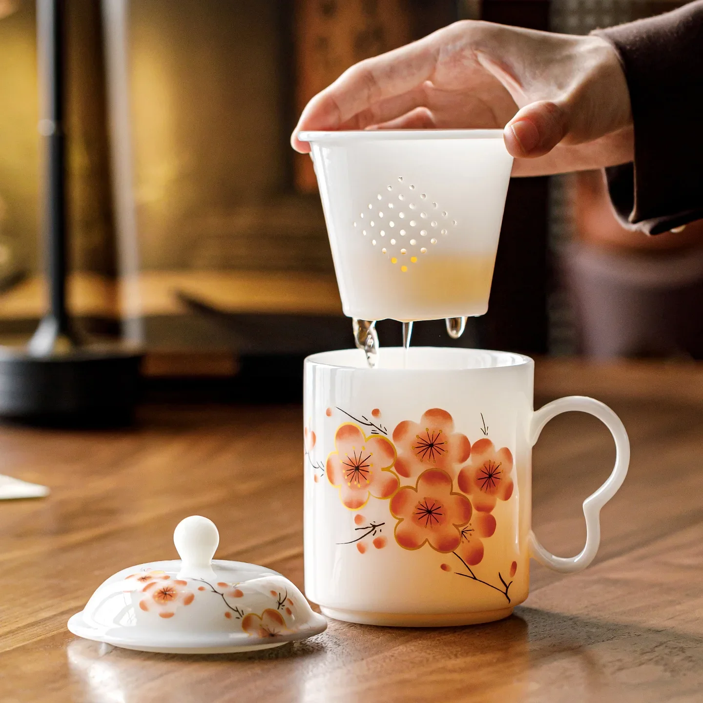 Porcelain Ceramic Tea Filter Cup Flower Unique Chinese Luxury Office Tea Ceremony Accessories Gift Water Separation Cup