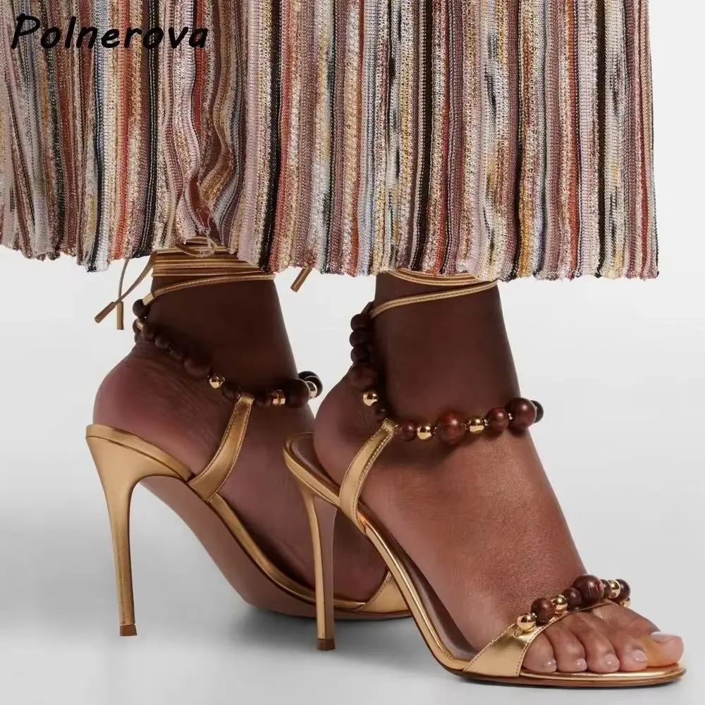 Sandalias con cordones y cuentas de madera y oro, tacones finos, punta abierta, zapatos de tacón de aguja con correa en el tobillo, estilo bohemio, zapatos elegantes de verano para mujer