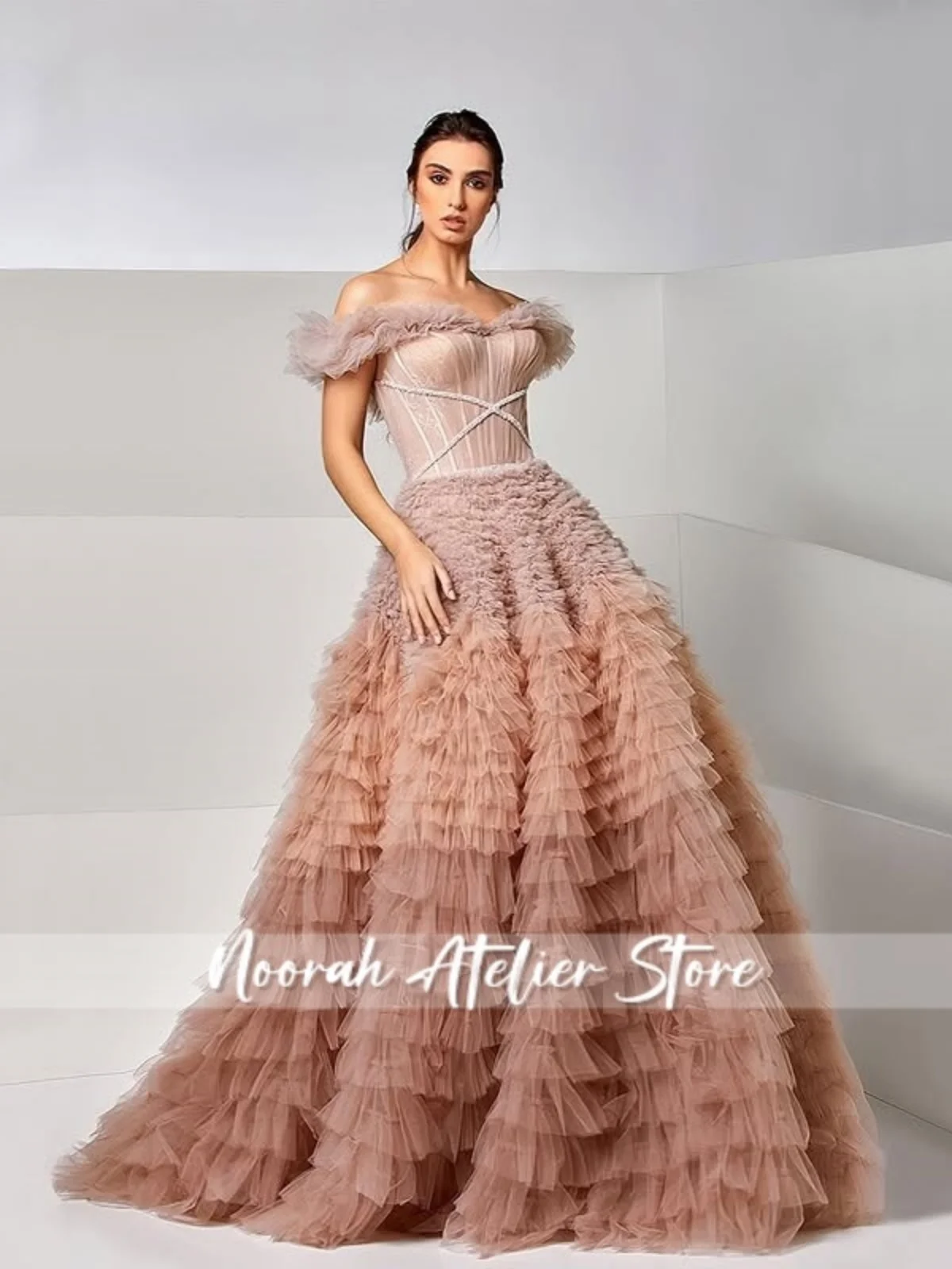 Gradient Aline ปิดไหล่ Elegant Tiered Tulle อาหรับชุดราตรีชุดแต่งงานดูไบ 2025 ที่กําหนดเอง