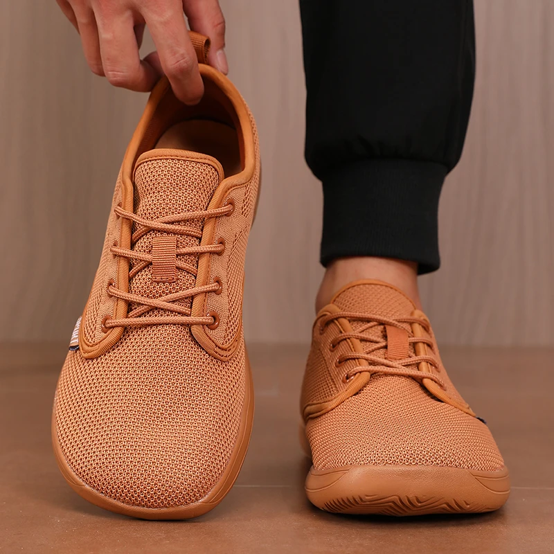 Scarpe da uomo Sneakers Punta larga A piedi nudi Casual Larga Ultima tela alla moda Scarpe piatte nere Scarpe da uomo in mesh traspirante