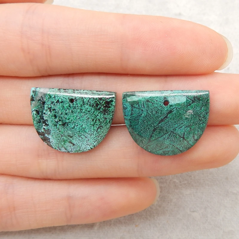 

2PCS Chrysocolla Half-Moon Pendant Pair Vivid Green-Black Web-Patterned Gemstone Jewelry Components for Crafting 15x20x4mm-5g