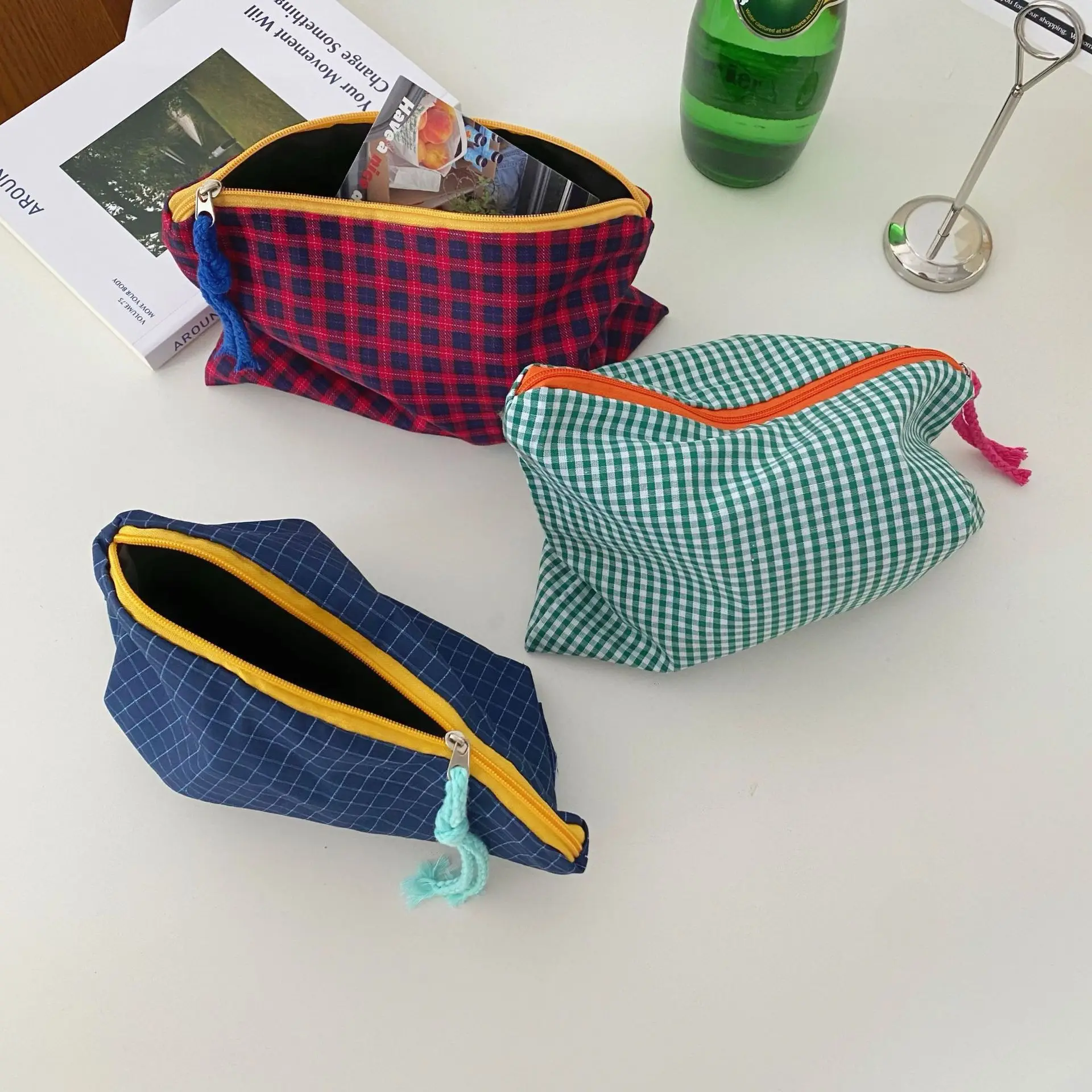 Bolsa de maquillaje a cuadros de gran capacidad para mujer, bolsa de almacenamiento de cosméticos portátil, organizador de artículos de aseo para el cuidado de la piel, uso diario en viajes