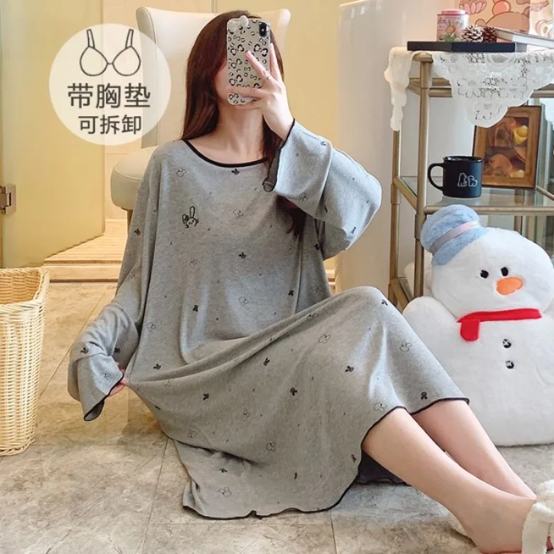 M-5XL فستان نوم نسائي كبير الحجم مع وسادة صدر للخريف مشروط بأكمام طويلة فستان بيجامة ملابس نوم فضفاضة يمكن ارتداؤها في الخارج