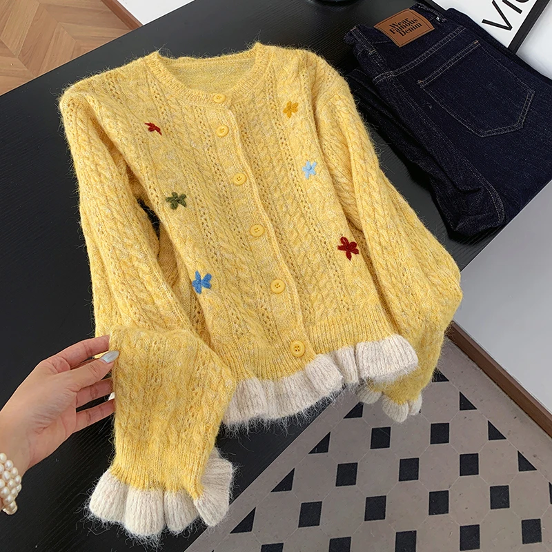 

Женский желтый вязаный кардиган с вышивкой, новинка 2025 года, милое пальто с цветными блоками и рюшами, осенне-зимний свитер, верхняя одежда, топы