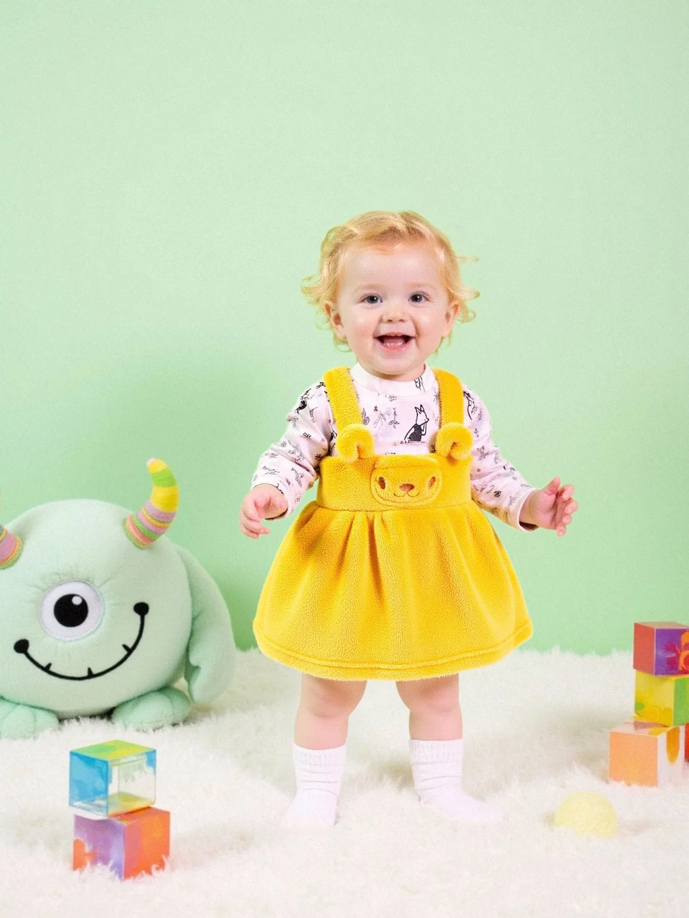 

2-piece set of baby girl baby casual cute teddy bear full printed top and pocket embroidered shoulder strap dress for winter