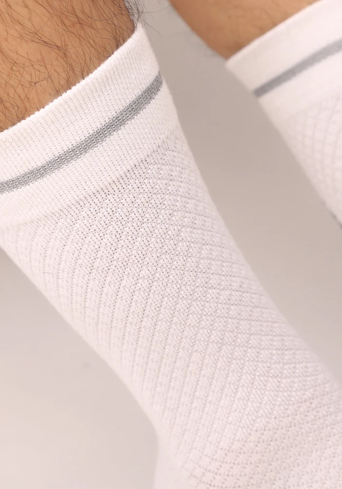 As meias de ciclismo reflexivas de lã Sporcks são reflexivas, quentes, absorventes de calor, absorventes de umidade, anti-pilling e adequadas para esportes de outono e inverno