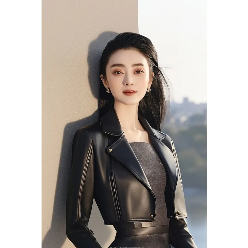 ユニークで超格好良い、クールでスタイリッシュなショート丈トップス、高級感のあるエレガントな黒革ジャケット、あらゆる服装に合うPUレザー