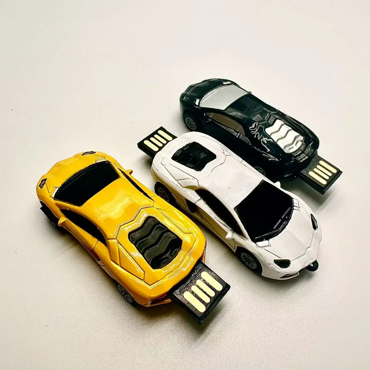 Incisione laser personalizzata gratuita LOGO Colore Metallo Sport Car Modello USB 2.0 Flash Drive 4 GB 8 GB 16 GB 32 GB 64 GB 128 GB