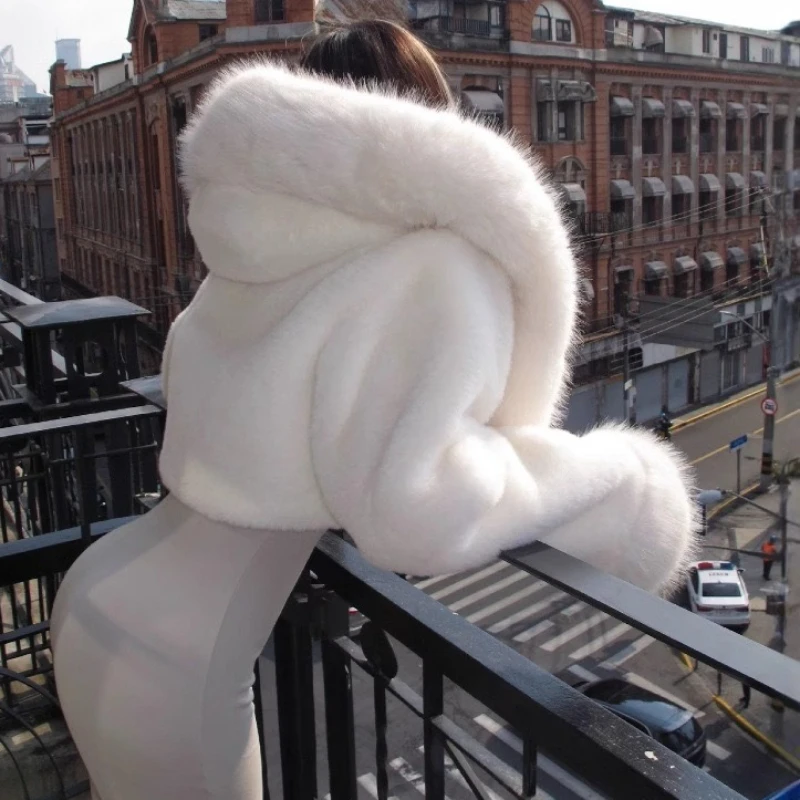 فو الثعلب الفراء معاطف النساء سترات من الفرو قصيرة الصلبة مقنعين طويلة الأكمام المفتوحة غرزة سميكة الدافئة الفراء فضفاضة عادية 2025 الخريف الشتاء