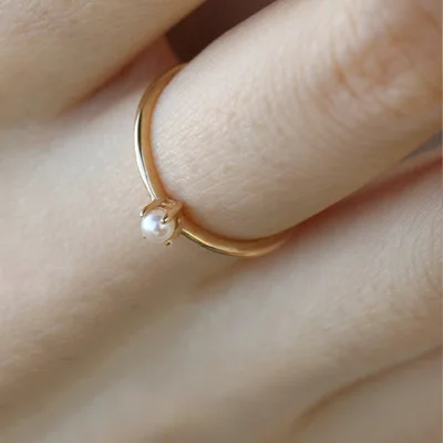 Symulowane Mini pierścionki z perłą dla kobiet dziewczynki prosta moda wykwintne minimalne światło żółte złoto kolor Finger prezent biżuteria KBR010 — zdjęcie 4