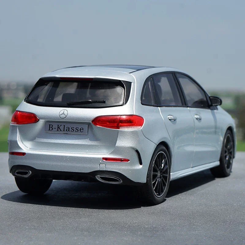 

1:18 Benzs B-Class B-Klasse MPV Alloy Car Model Diecast Metal Luxy Travel Vehicles Car Model Simulation Collection Kids Toy Gift