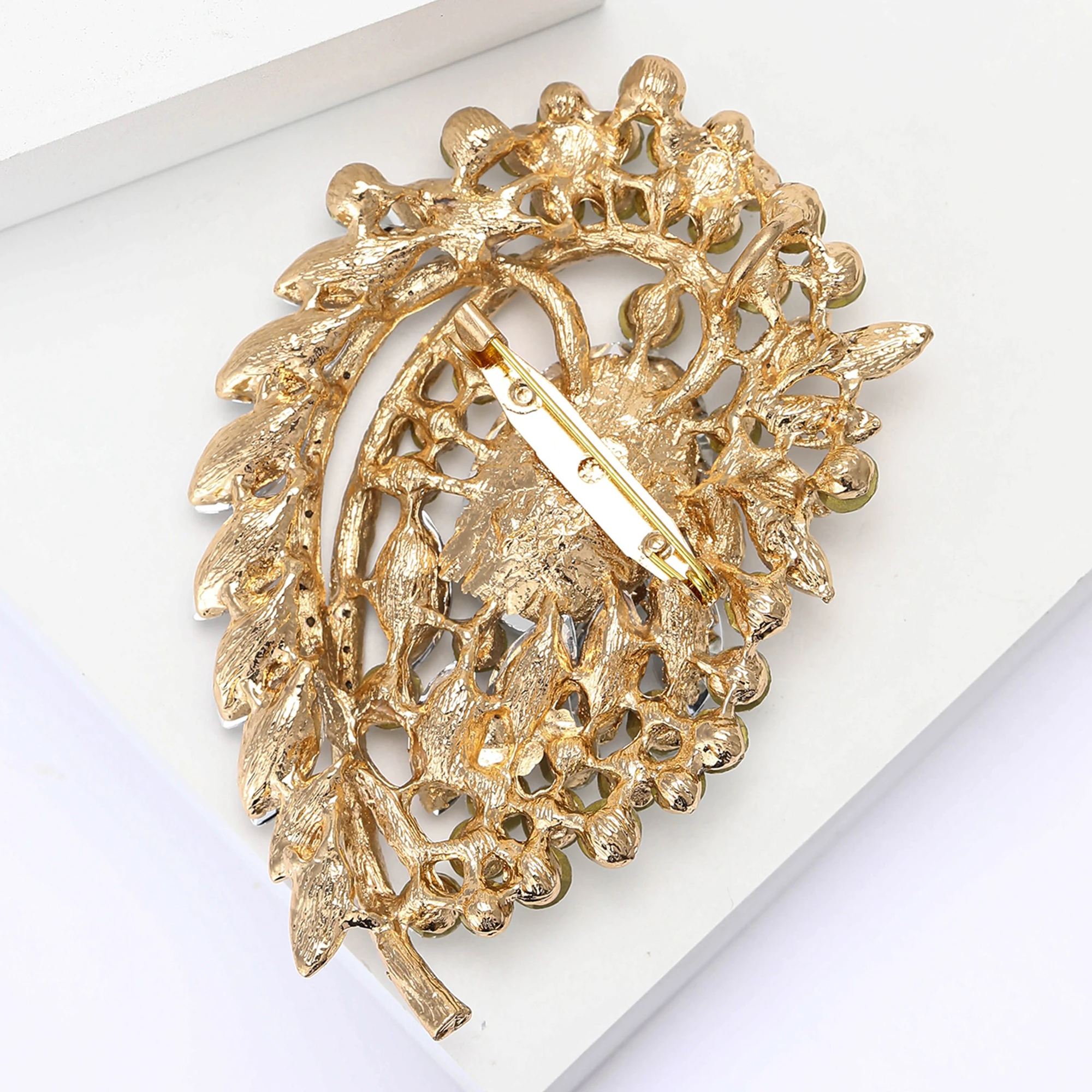 Luxurious Rhinestone Crystal Brooches for Women Unisex Crystal Large Glass Pins Banquet Party Backpack Gifts Jewelry Accessories
