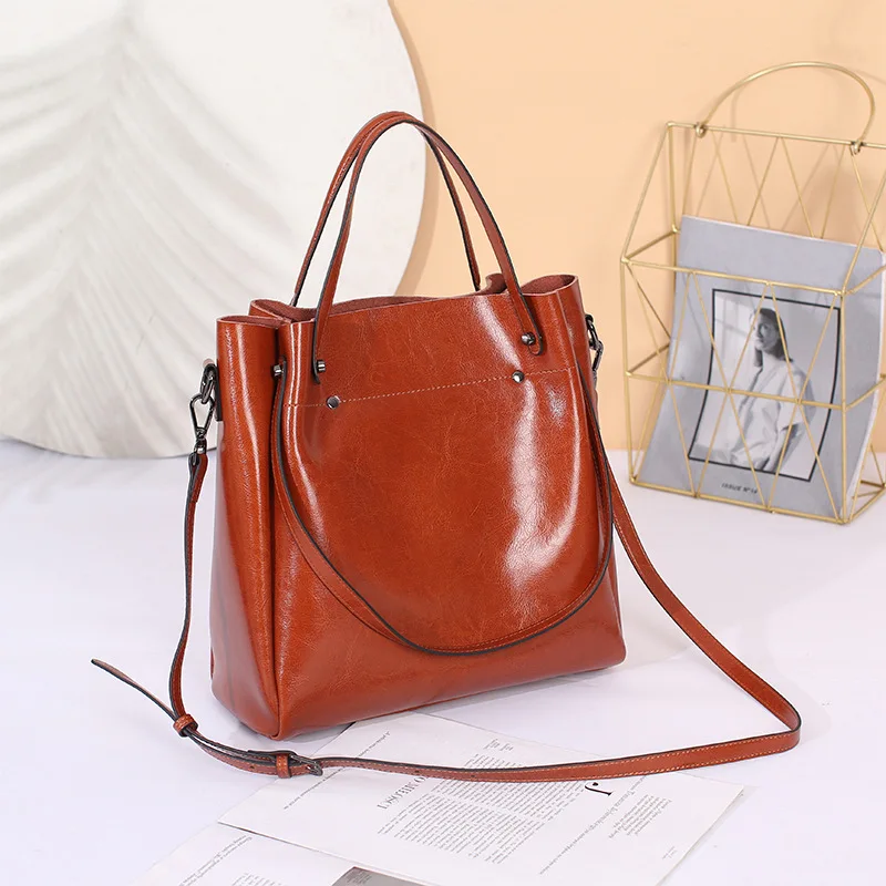 Fashion Large Capacity Women's Commuter Handbag Oleophobic Glossy Shoulder Crossbody Bag European Girls Leather Bucket Bag Genui