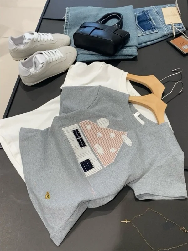 

in BLUE Chency Korean Style Slim Fit Short Sleeve T-Shirt Embroidery Patch Design Spring Summer Fashion Casual Women's Top