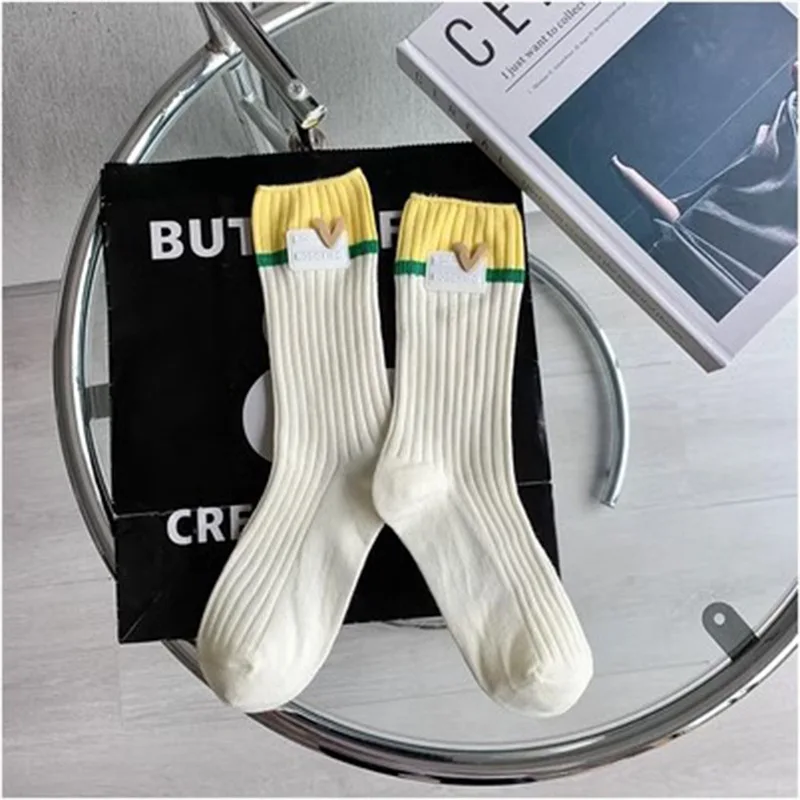 1/4 Paar Damen-Socken mit herzförmigem Logo, mittlere Röhre, Frühling und Sommer, dünn, atmungsaktiv, modisch, Dopaminfarben, lässige Socken – Detail 13