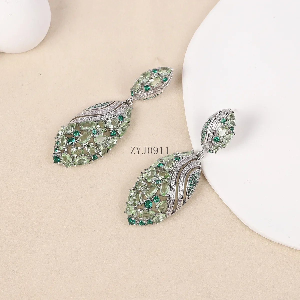 مجموعة قطرة مجوهرات عتيقة على الموضة إبرة فضية S925 مع أقراط خفيفة فاخرة وأنيقة عالية الجودة