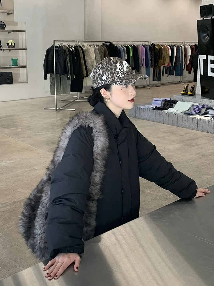 

Женская зимняя куртка-пуховик с воротником-стойкой, утепленная 90% пухом, с узором, модель 03 Sewingkit