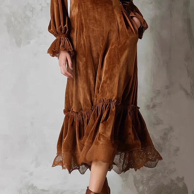 Das ist ein langes französisches Spitzenkleid mit Laternenärmeln, gerüschten Kanten und V-Ausschnitt aus Samt, modisches, schlichtes und retro-Damenkleid