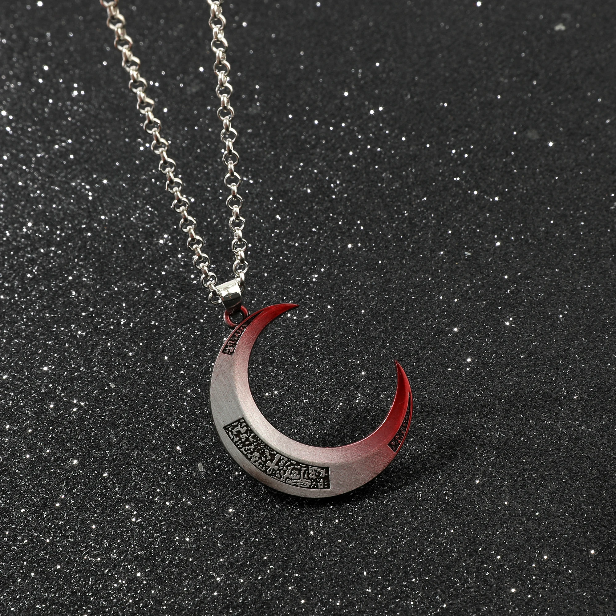 Collar con Colgante de Personaje de la Película Moon Knight - Cadena de Cuello Unisex con Forma de Luna, Personalizada y Creativa, Accesorio de Regalo