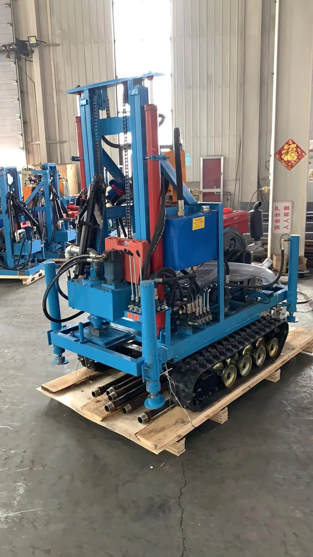 Rendimiento hidráulico diesel de la plataforma de perforación del pozo de agua personalizable portátil del oruga 150m 200m 250m