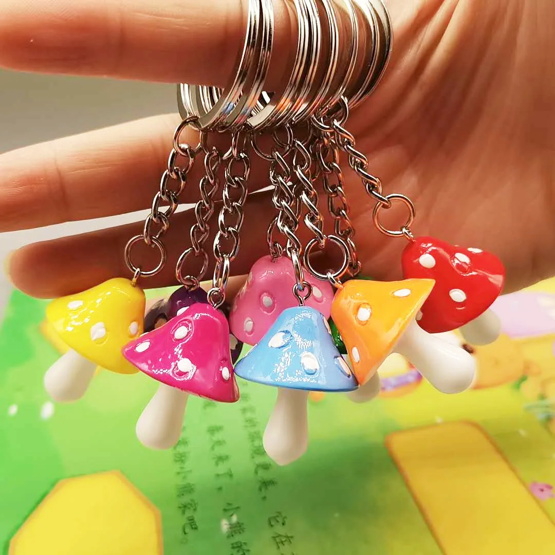 1PCS Colored small mushroom key chain bag pendant resin mushroom ornaments promotional gifts wholesale. Random color