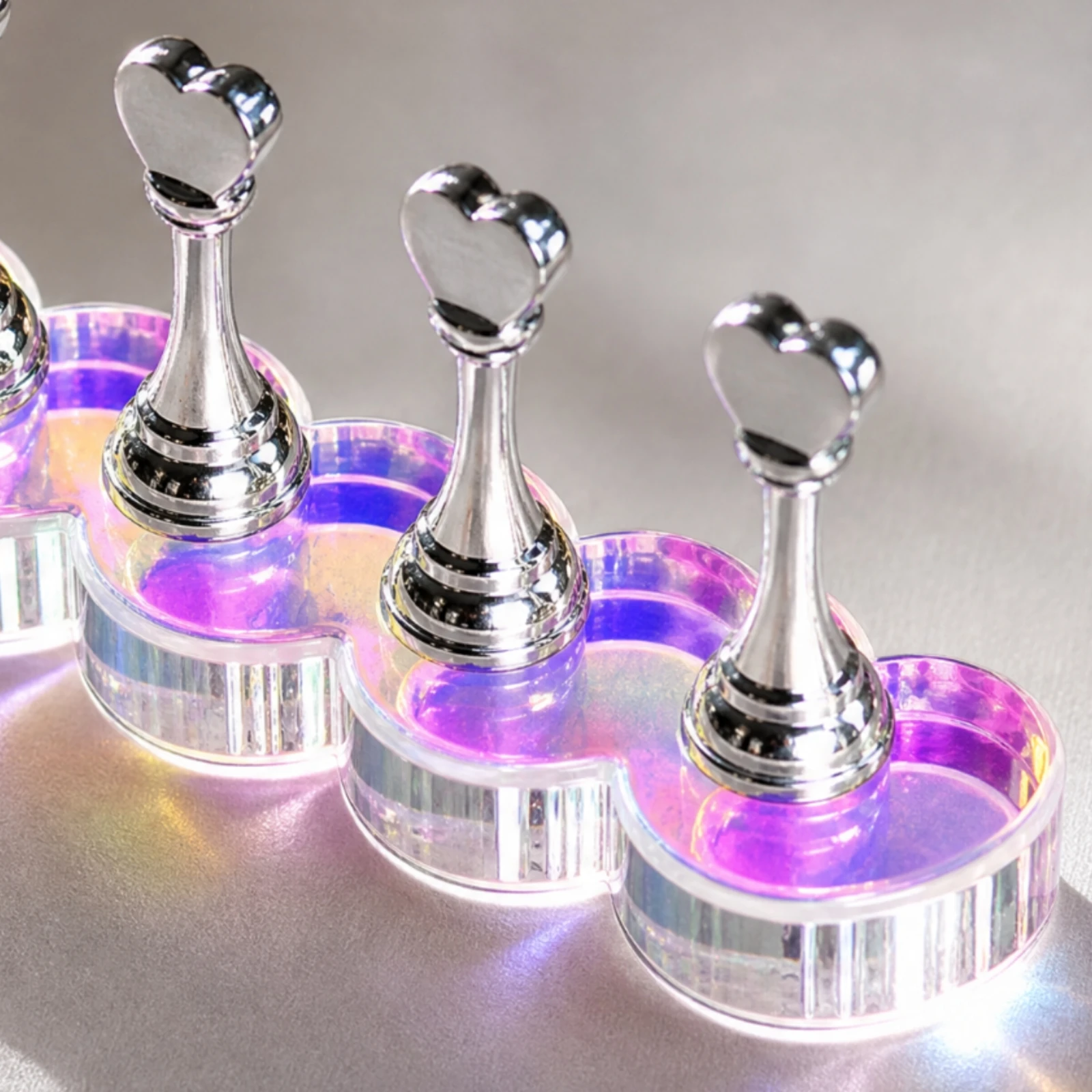 Heart-Shaped Nail Display Holder with Adhesive Tabs Compact Beginner Manicure Practice Holder Beginners