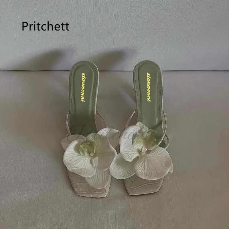 Pantofole con sandali con tacco alto decorativo a fiori per le donne pantofole con punta aperta quadrata nuove scarpe da spiaggia per capispalla per ragazze dolci