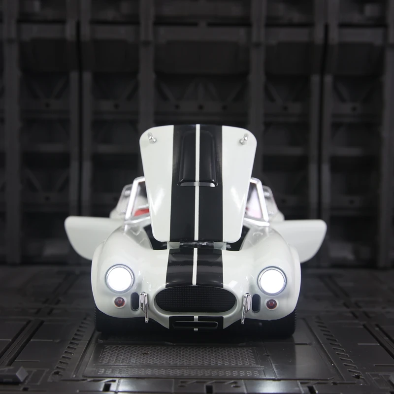 1:24 Ford Shelby Cobra AC Cobra 1960 modelo de coche de aleación, puertas y capó del motor, el maletero se puede abrir para juguetes para niños