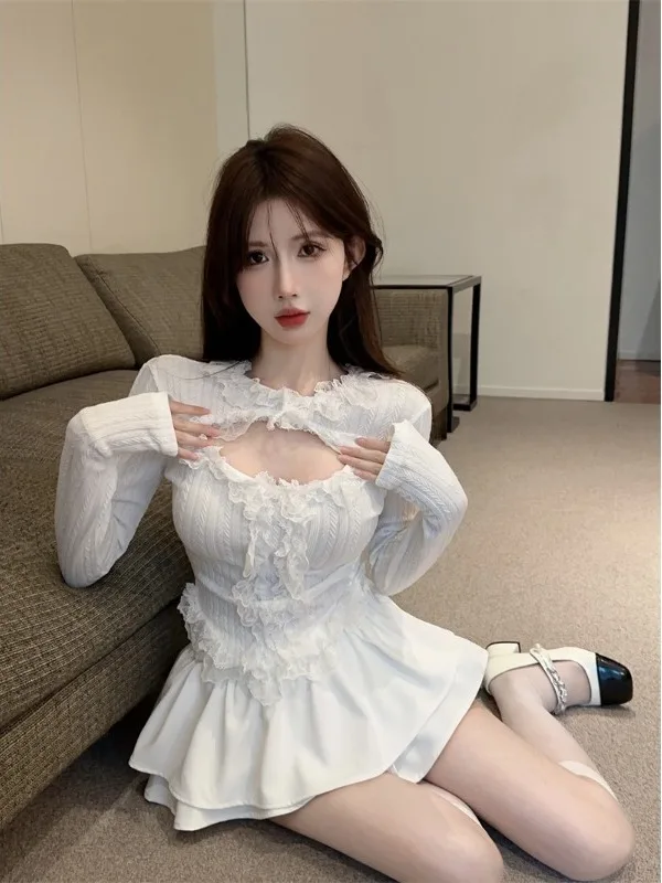 

Элегантный комплект для подружек невесты с белой кружевной отделкой, ажурным узором и сложной отделкой, состоящий из юбки с эластичной талией и топа, женский костюм из двух предметов.