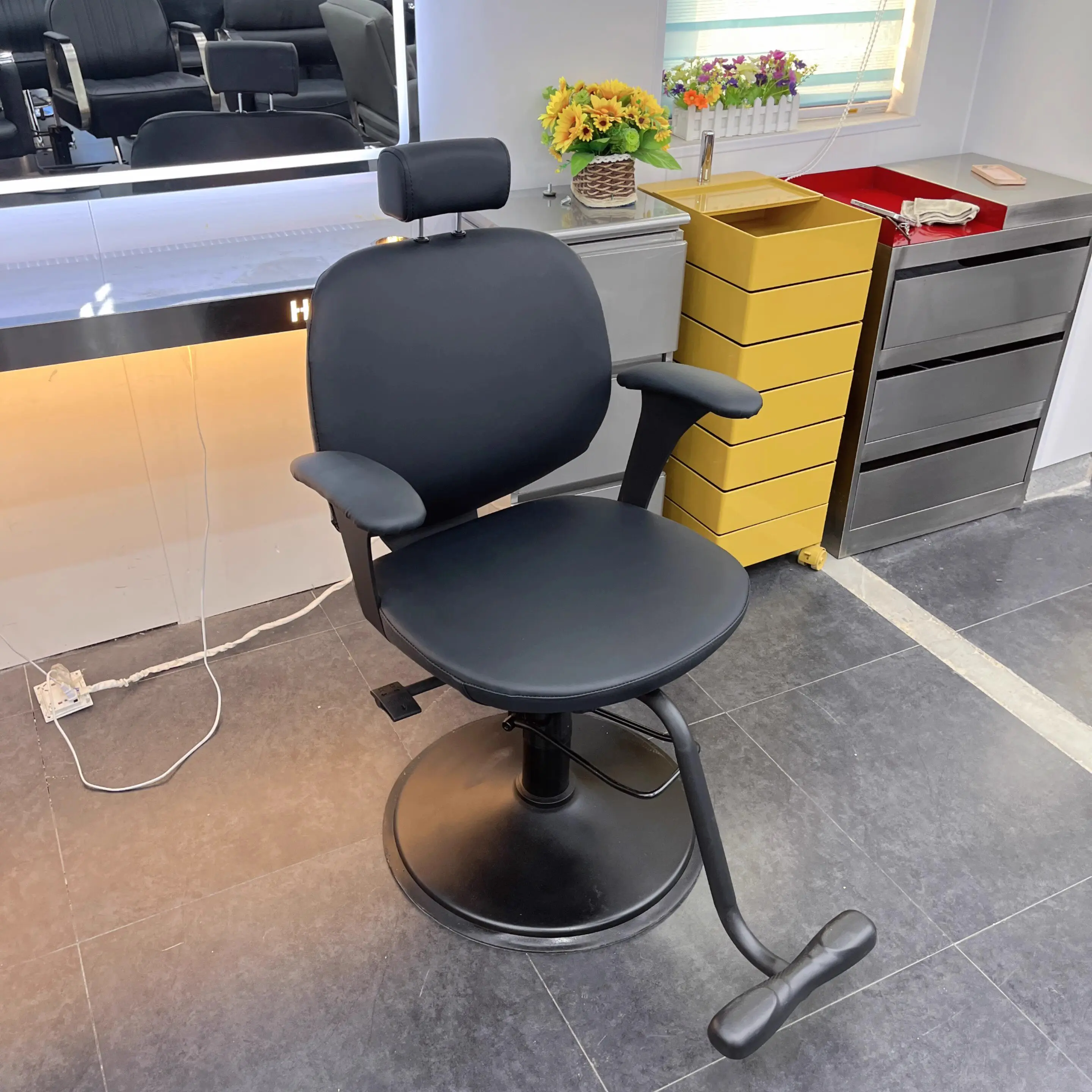 Modern Tattoo Cosmetic Barber Chairs Pedicure Shampoo Barber Chairs Nordic Style Working Shop Cadeira Giratoria Hair Furniture