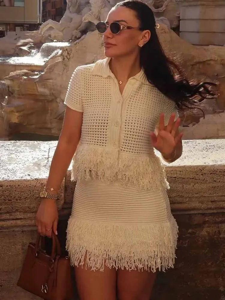 

BKQU Элегантный вязаный комплект с юбкой с кисточками, женские укороченные топы с лацканами и пуговицами, тонкие плиссированные мини-юбки, шикарные женские наряды для вечеринок