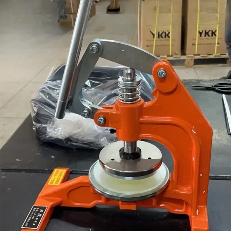 Alat Ukur Berat Gram dengan Tekanan Tangan, Alat Tenun dengan Kotak Karton Berbentuk Cakram, Alat Ukir Kain