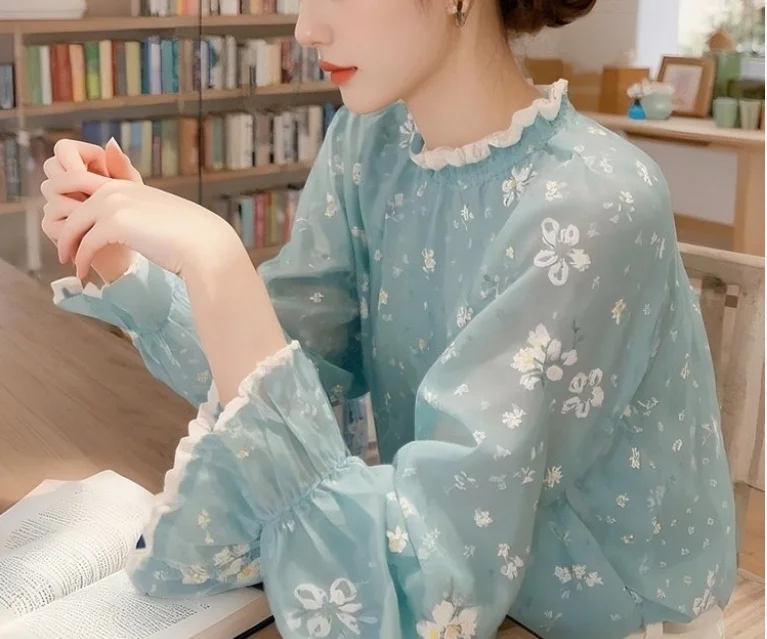 

Women's Sweet Premium Blue Splicing Shirt 2025 Spring Summer Latest Style Floral Bubble Sleeve Shirt French Retro Top Blouses