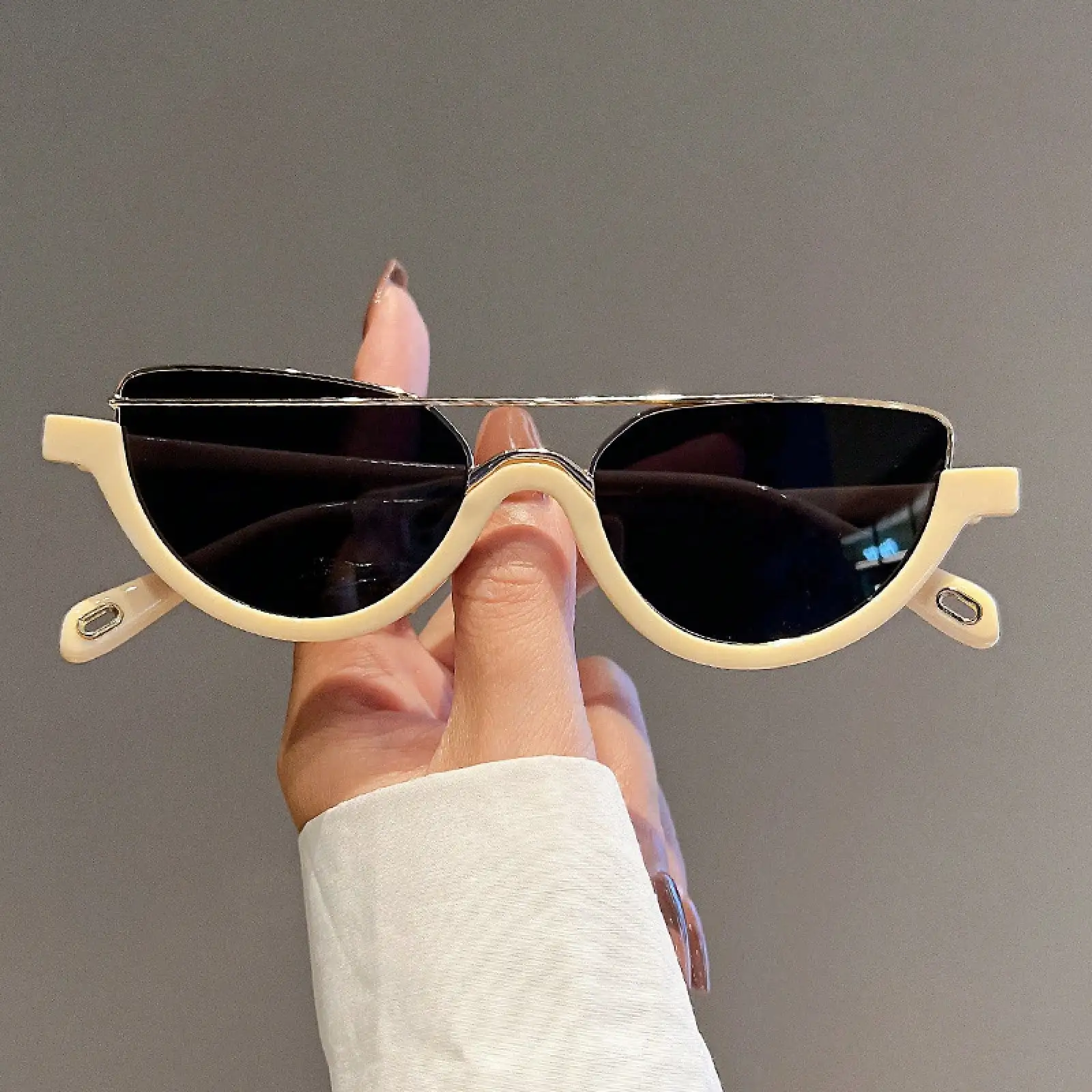 

Women's Half-Fashion Glasses Street Photography Style