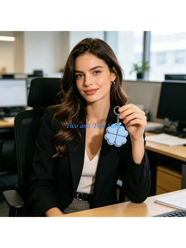 HX6F Bright And Cheerful Lucky Clovers Keychain High Quality Alloy Small Keyrings Pendant For Long Lasting