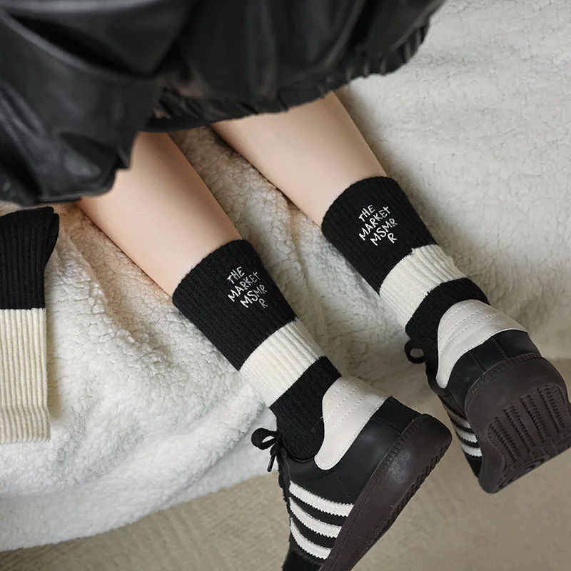 ถุงเท้าข้อกลางลายสองแถบคลาสสิกสำหรับผู้หญิง รุ่นใหม่ปี 2025 ผลิตจากผ้าขนสัตว์ผสมฟลีซ ป้องกันการเกิดขุย