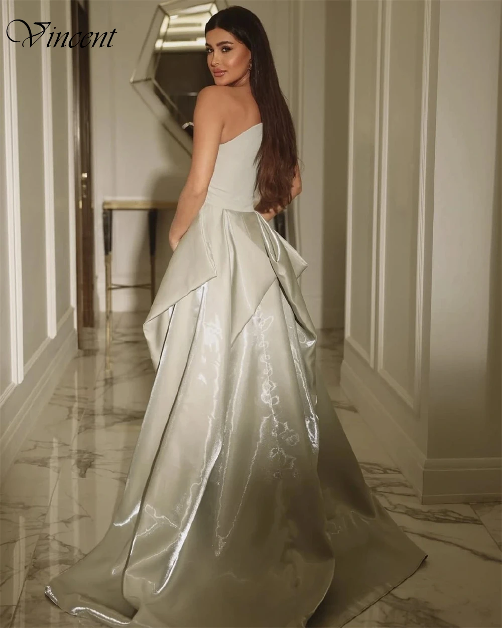 فستان سهرة رائع مخصص بدون حمالات أنيق بدون أكمام بطول الأرض لحفلات الزفاف بسيط من الجيرسيه ذيل شابيل