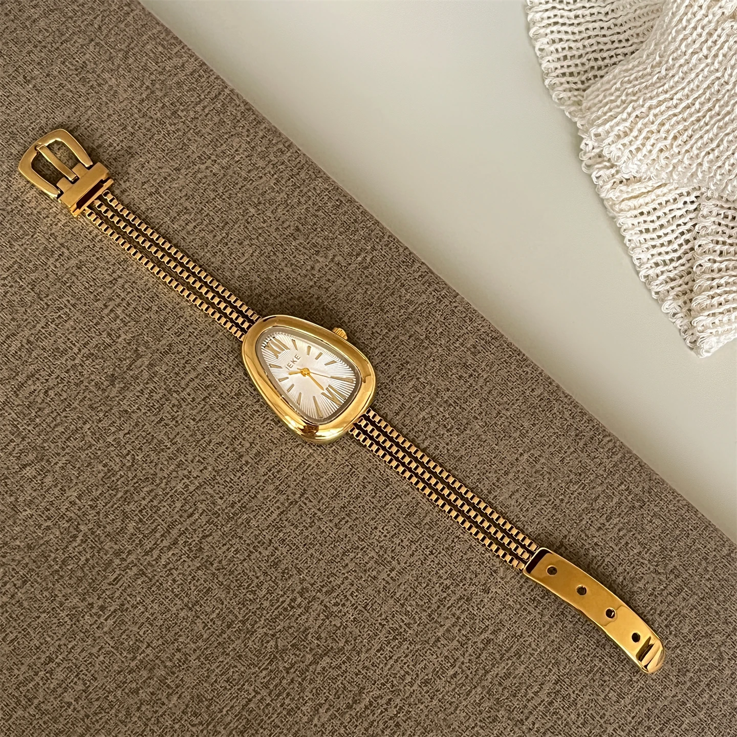 

Retro high-value fashionable and exquisite snakehead watch women's ins fashion temperament fringed chain quartz watch