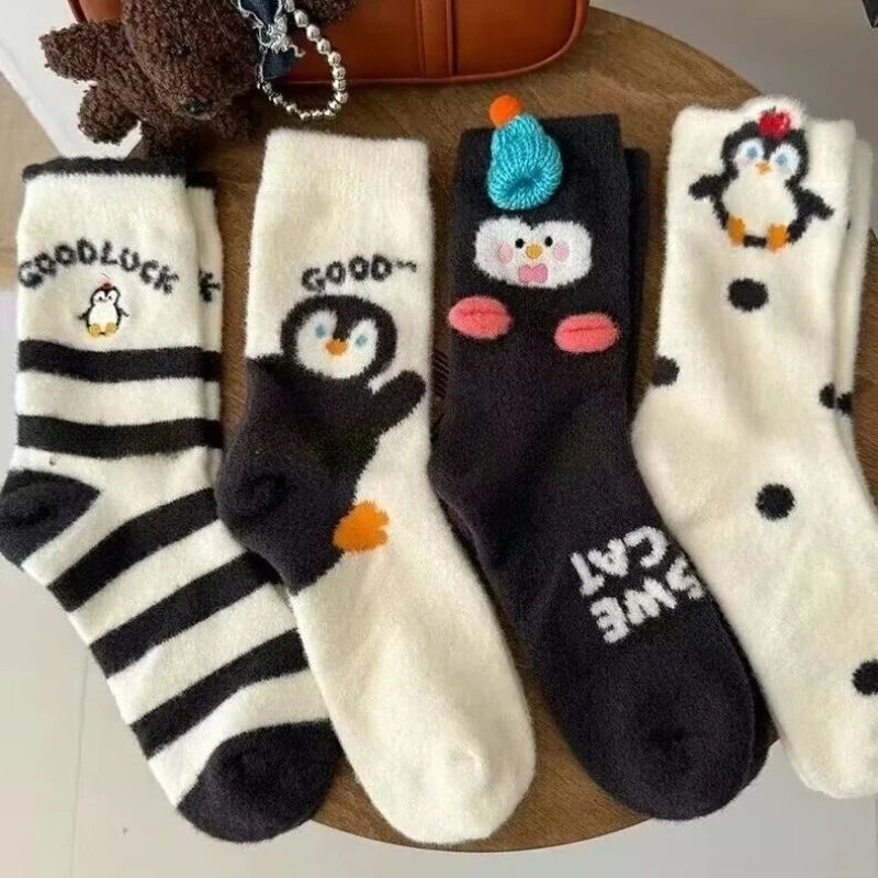 

4 пары осенне-зимних милых теплых носков с героями мультфильмов для женщин, утолщенные плюшевые простые удобные повседневные носки