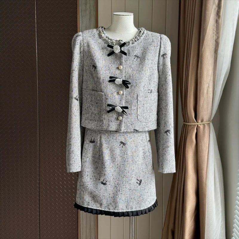

Модный женский костюм с круглым вырезом и бисером: пальто с длинными рукавами + короткая юбка-накидка, милый французский твидовый комплект из двух предметов