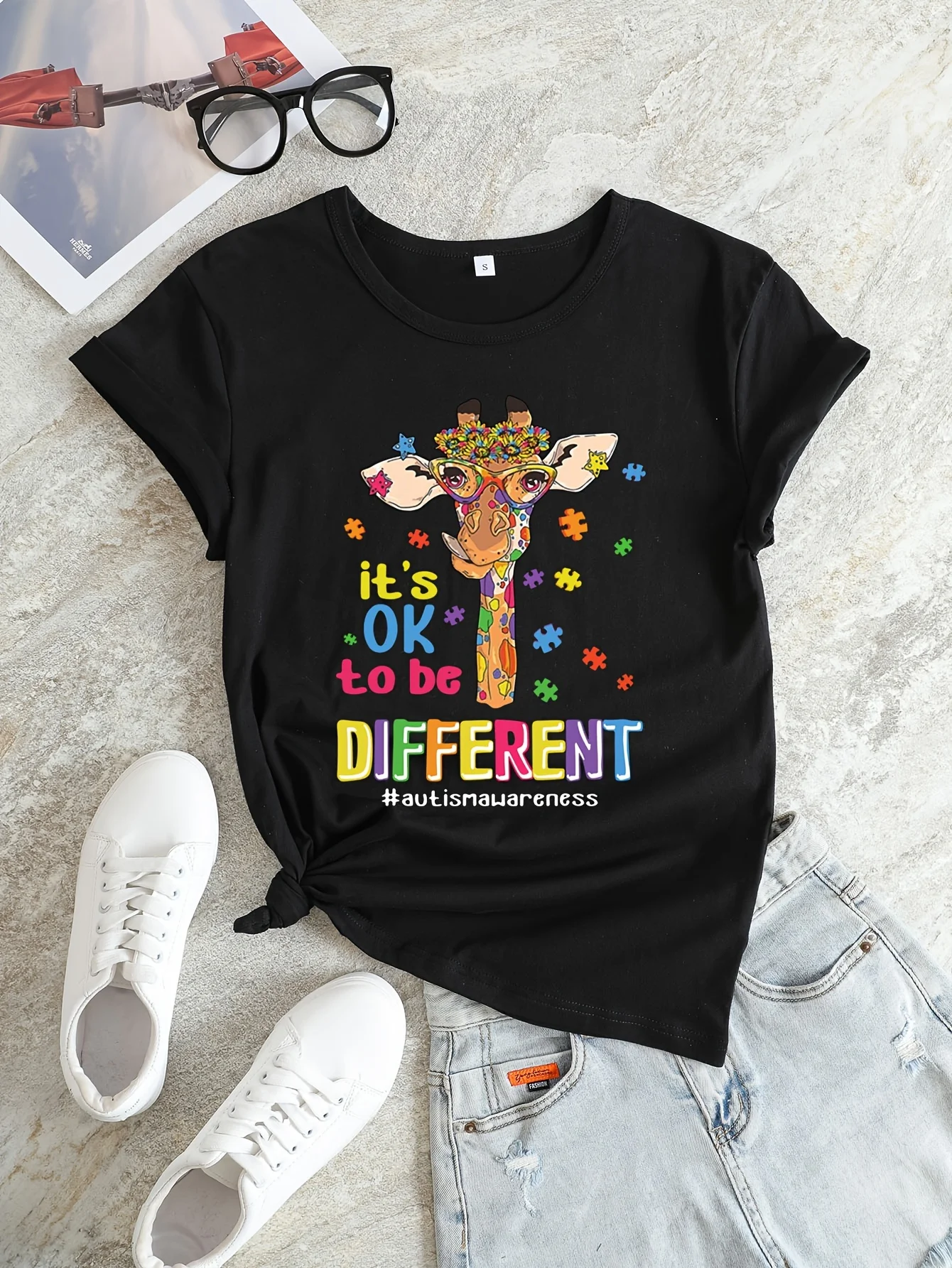 

Women's Giraffe Print Crew Neck T-shirt - Casual Short Sleeve Tee for Spring & Summer