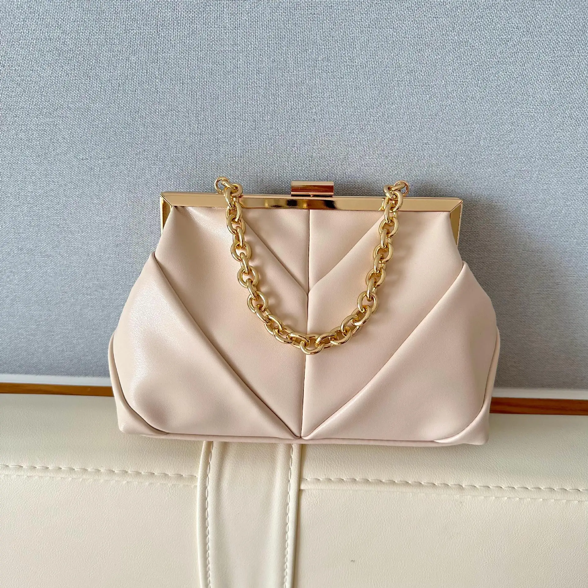 

Золотисто-серебристо-черная вечерняя сумка из искусственной кожи с металлической цепочкой, на плечо, кроссбоди, для женщин, классическая модная сумочка-клатч для выпускного вечера и торжественных мероприятий.