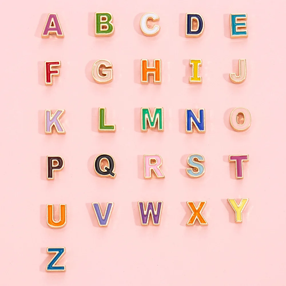 إكسسوار حروف مثقوبة مصنوع من سبيكة الزيت بالتنقيط مكون من 26 حرفًا مطرزًا على شكل سوار من خليط معدني إكسسوار مجوهرات