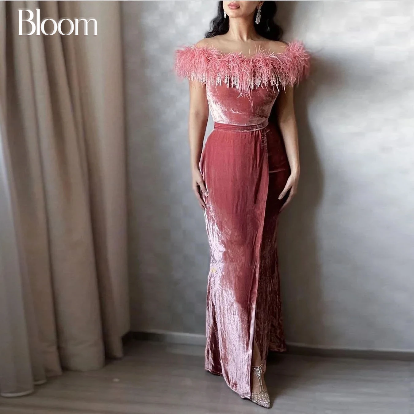 

Bloom Vintage Off Shoulder Feathers Velvet Evening Dresses For Prom Beadings Elegant Women Formal Dress Wedding Party Dress 2024