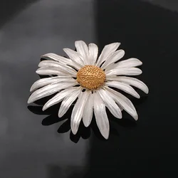 Classic Silver Color Daisy Flower Pin Brooch for Winter Sweater T-shirt Accessories Women Jewelry