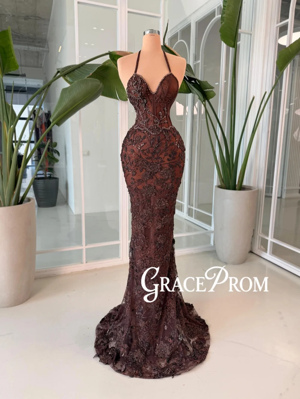 

Brown Embroidery Lace Evening Dress Sexy Illusion Halter Backless Wedding Party Gown Customized Opulent Mermaid Red Carpet Gowns
