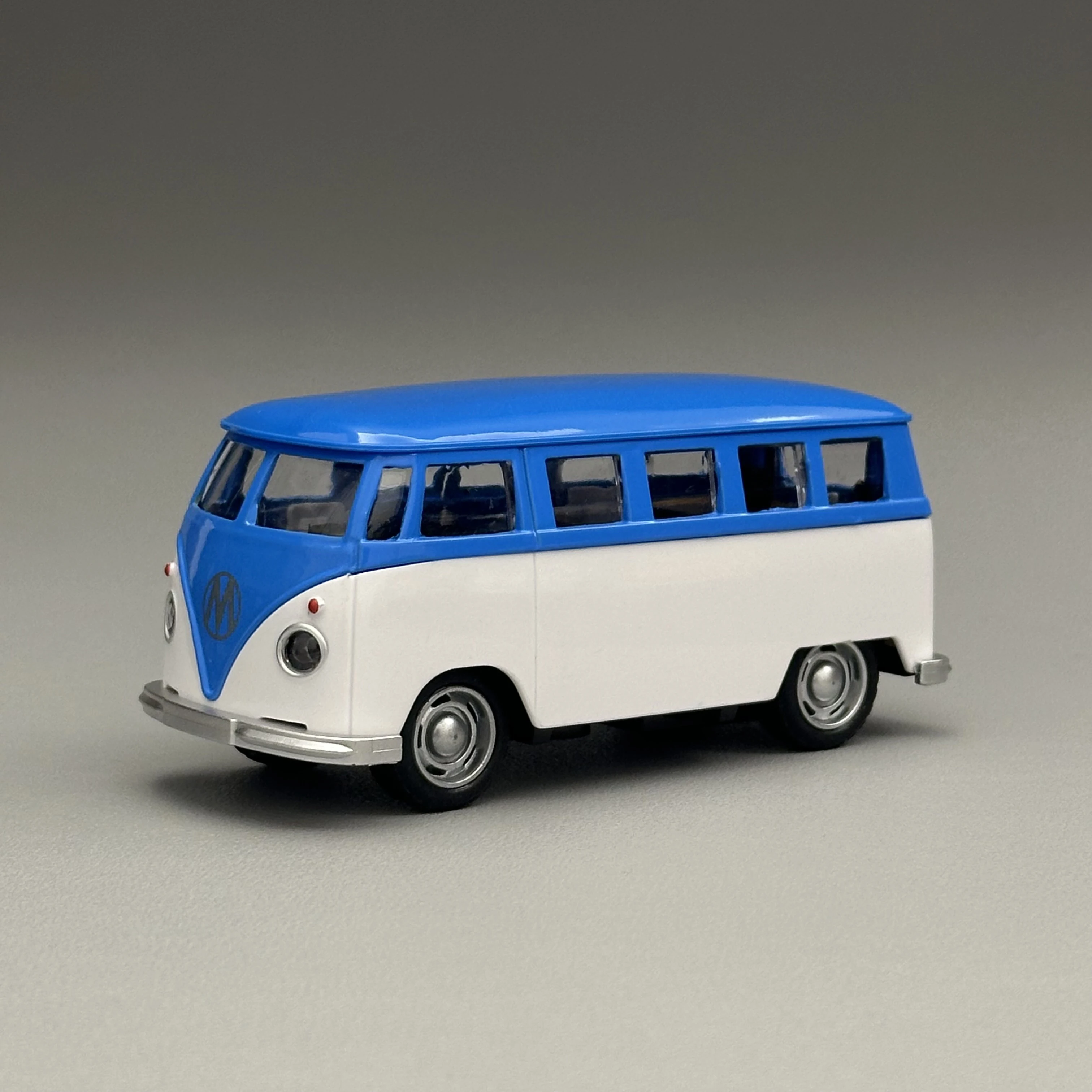 1/36 Metal Diecast Van Model Toy Classic Retro Bus Pull Back Function Open Doors Mini Car Alloy Body Collectible Decoration Gift