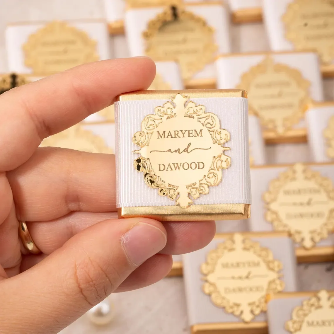 Étiquettes personnalisées en acrylique, 30/50/100 pièces, étiquettes personnalisées pour chocolats, cadeaux pour mariage, fiançailles, fête prénatale, cadeaux pour invités