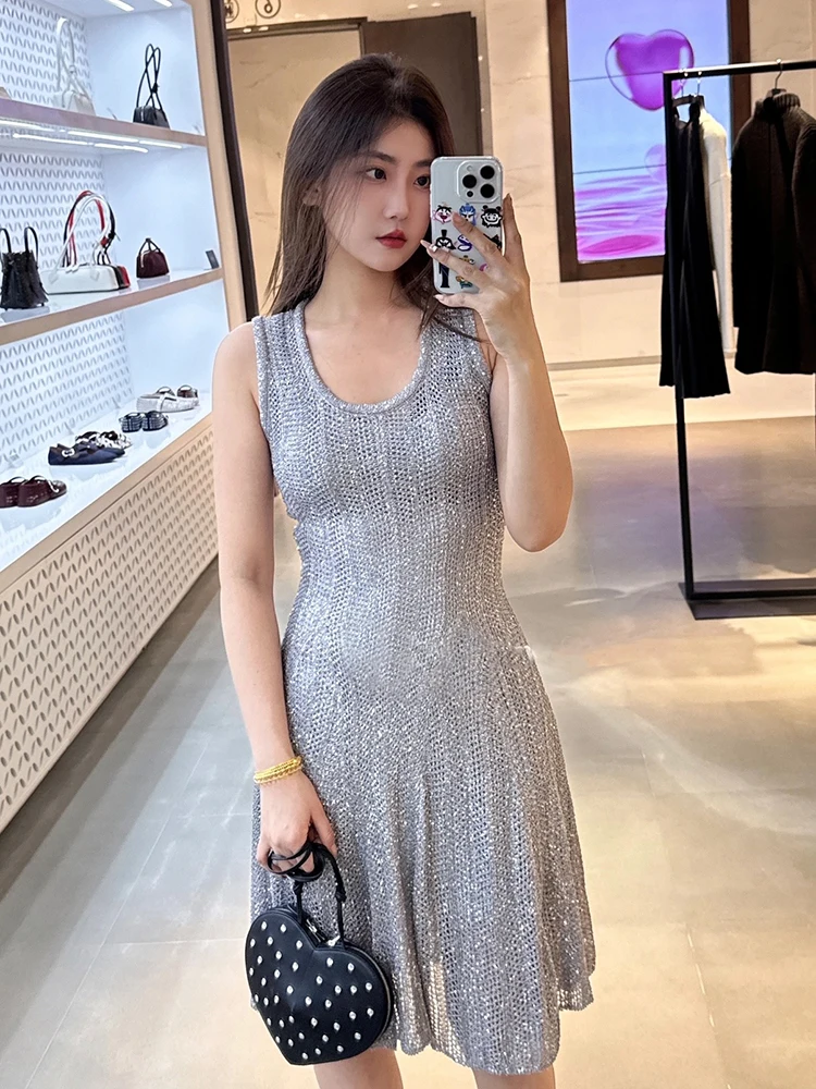 فستان محبوك جديد لربيع وصيف 2025 برقبة دائرية بدون أكمام، صدرية مطرزة، فستان على شكل حرف A بخصر مشدود #3